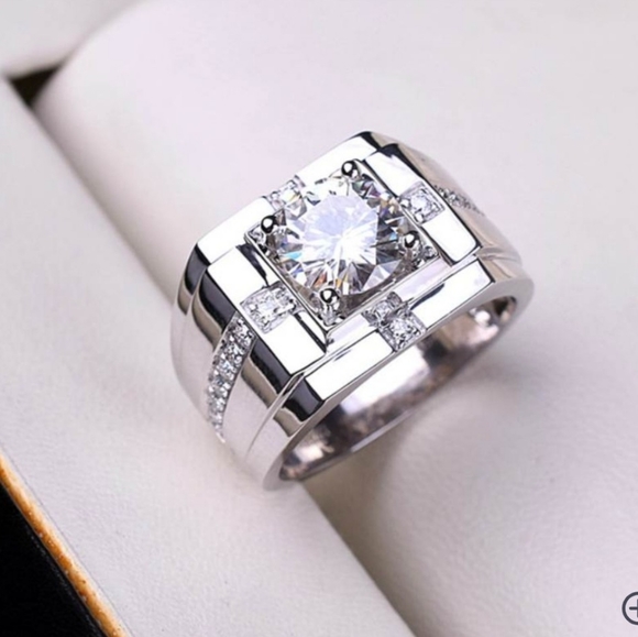 New Luxury Men's Ring - Picture 3 of 7